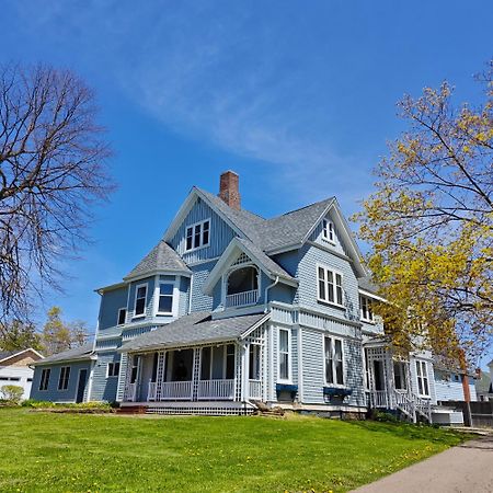 Andy'S Blue House Bed & Breakfast Charlottetown Exterior photo