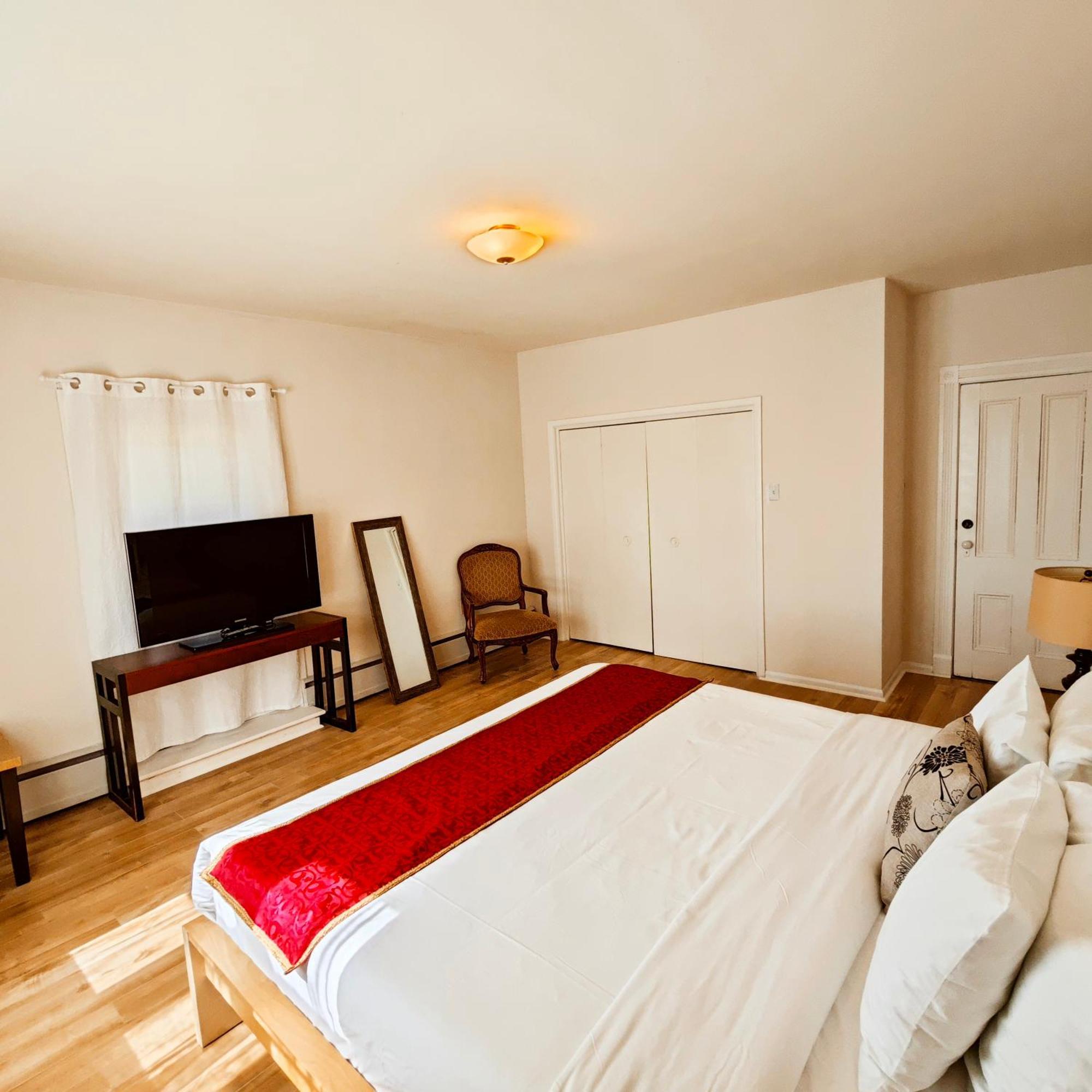 Andy'S Blue House Bed & Breakfast Charlottetown Exterior photo