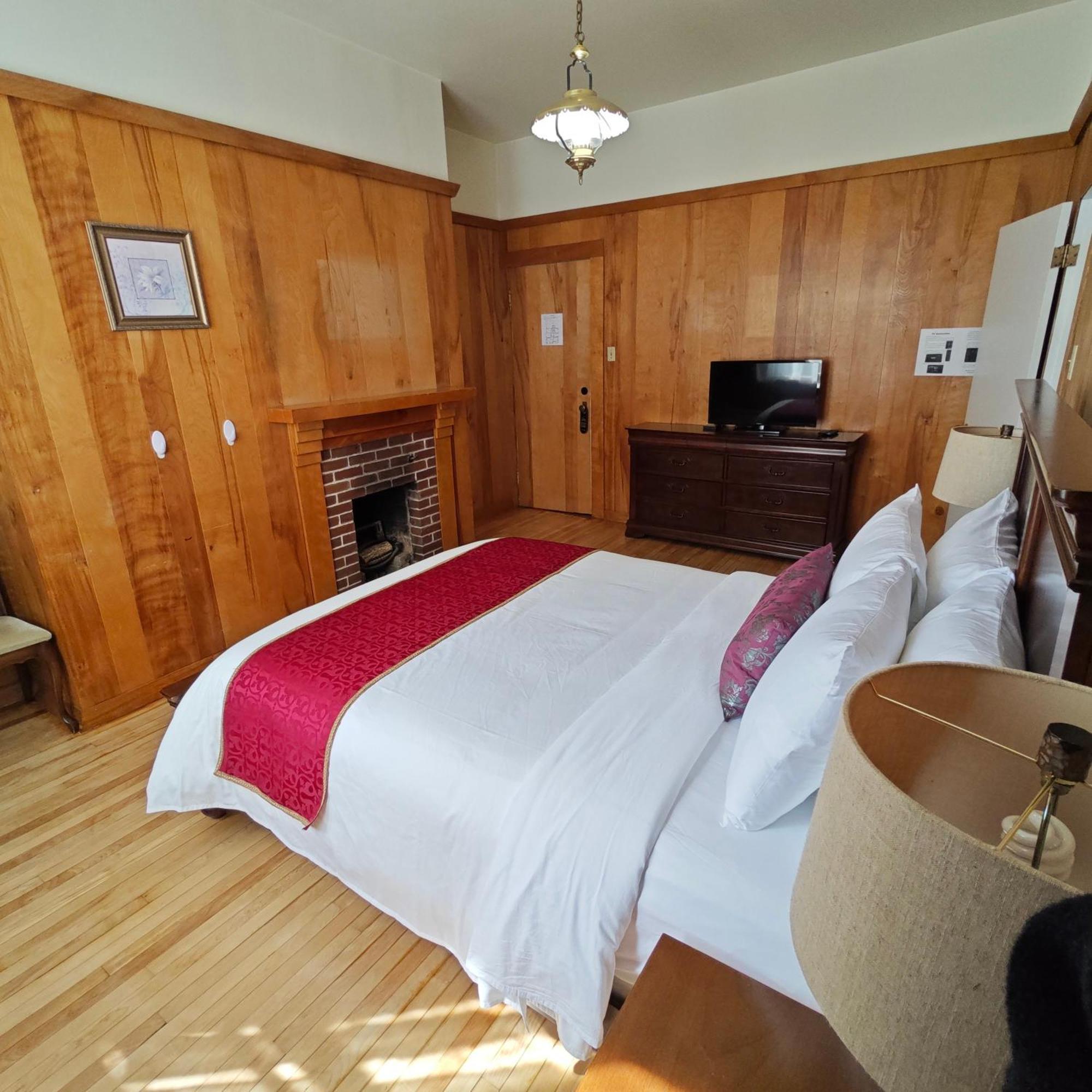 Andy'S Blue House Bed & Breakfast Charlottetown Exterior photo