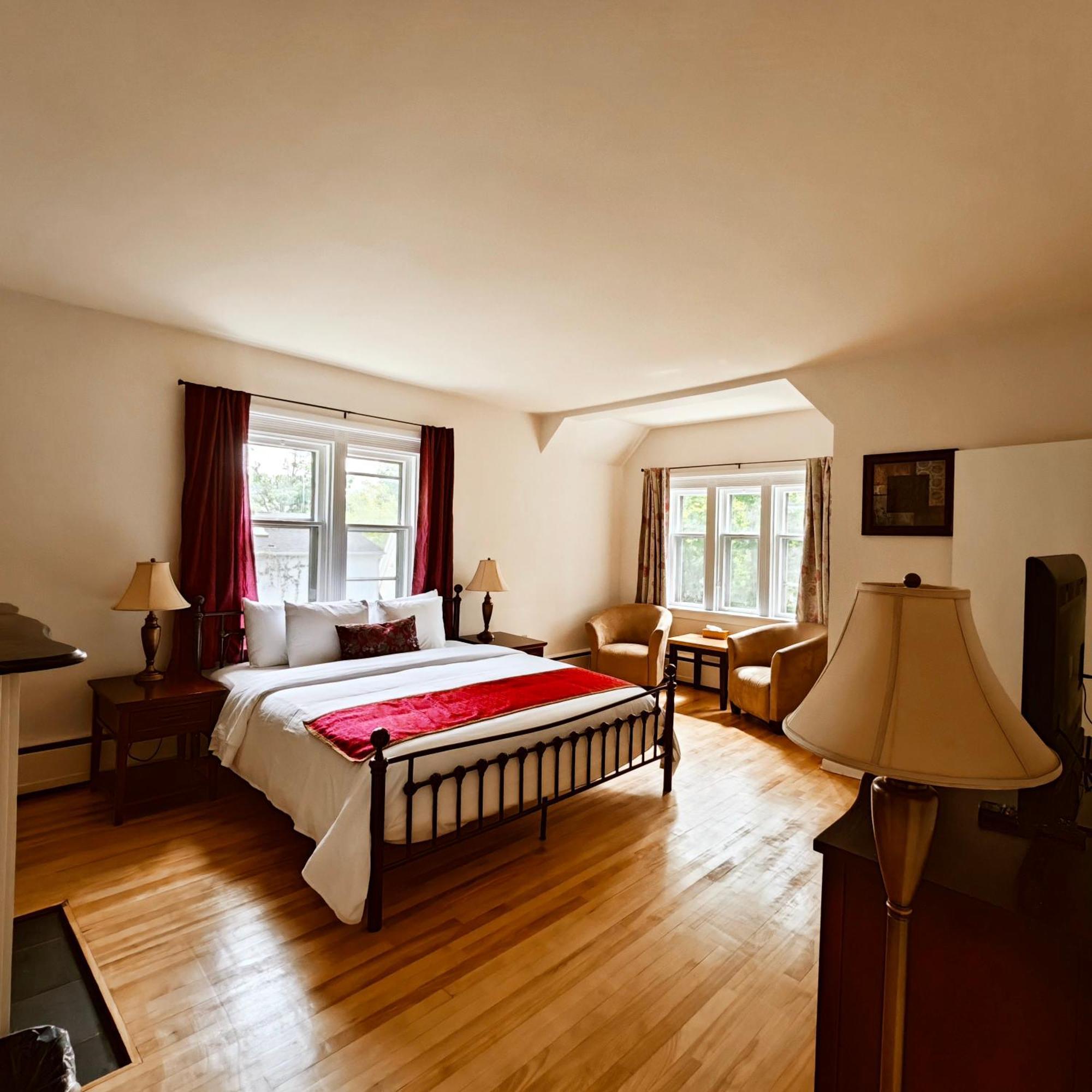 Andy'S Blue House Bed & Breakfast Charlottetown Exterior photo